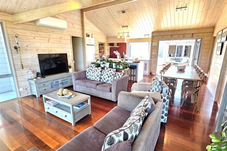 Photo of property in 132 Harbour Drive, Matarangi, Whitianga, 3592