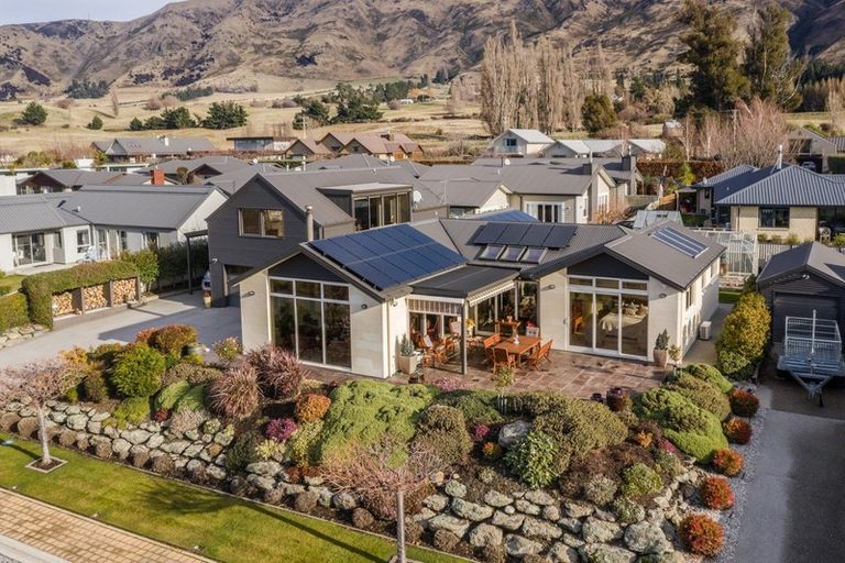 Photo of property in 22 Old Station Avenue, Wanaka, 9305