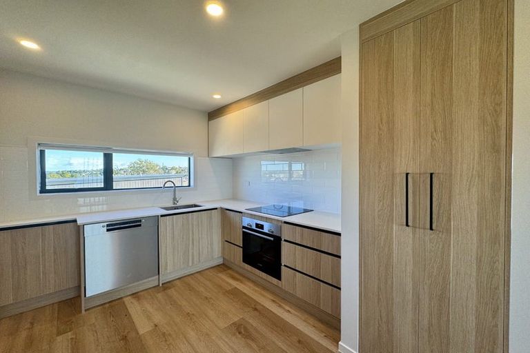 Photo of property in 4/506 Glenfield Road, Bayview, Auckland, 0629