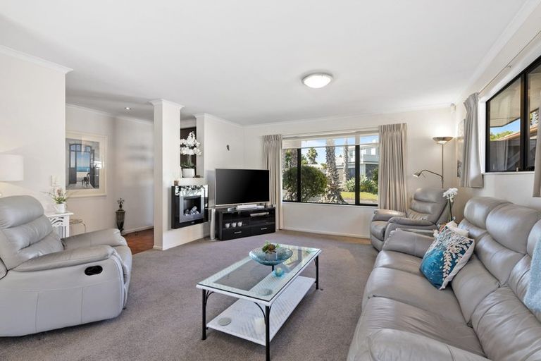 Photo of property in 4 Jade Court, Rosedale, Auckland, 0632