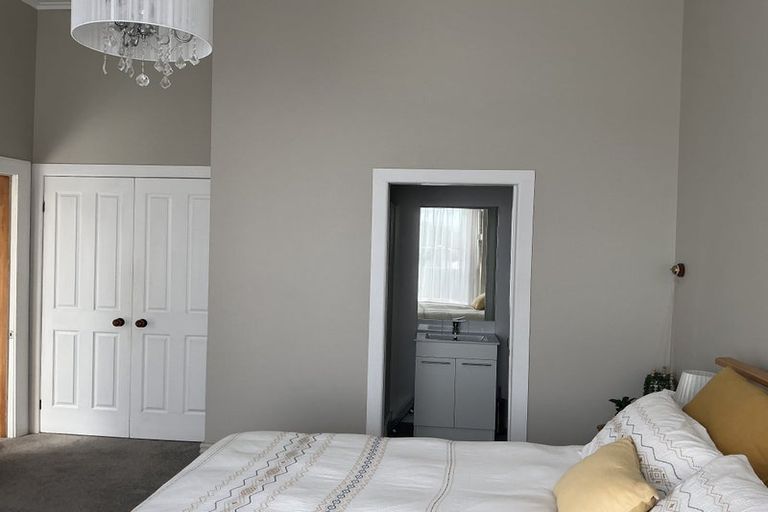 Photo of property in 4 Handley Place, Glen Avon, New Plymouth, 4312