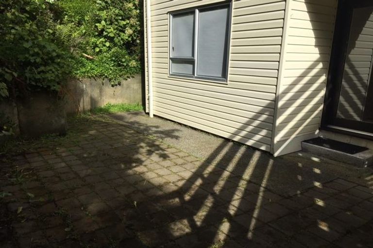 Photo of property in 2/49 Maungaraki Road, Korokoro, Lower Hutt, 5012