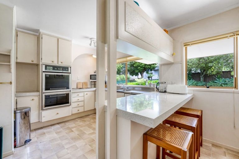 Photo of property in 9 Langstone Place, Chatswood, Auckland, 0626