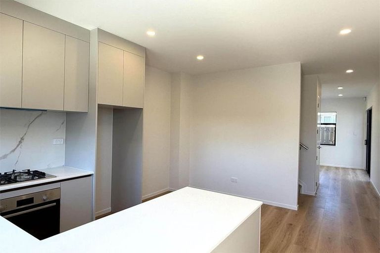 Photo of property in 102b Ennis Avenue, Pakuranga Heights, Auckland, 2010