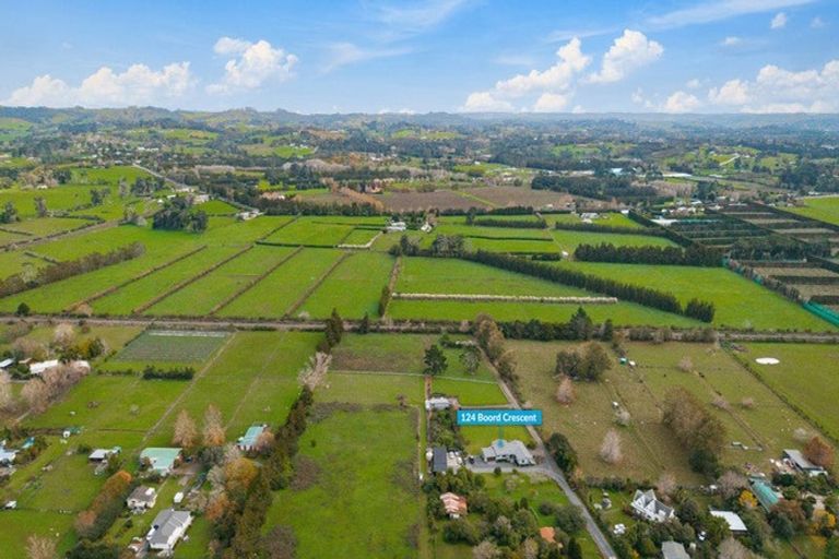 Photo of property in 124 Boord Crescent, Kumeu, 0891