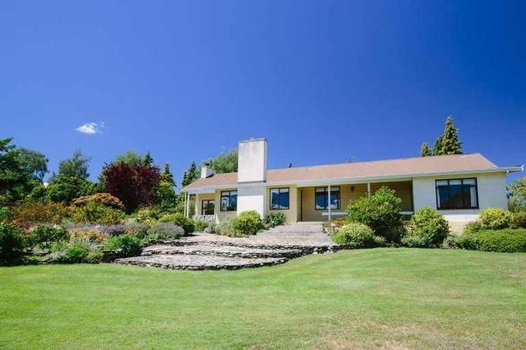 Photo of property in 261 Beacon Point Road, Wanaka, 9305