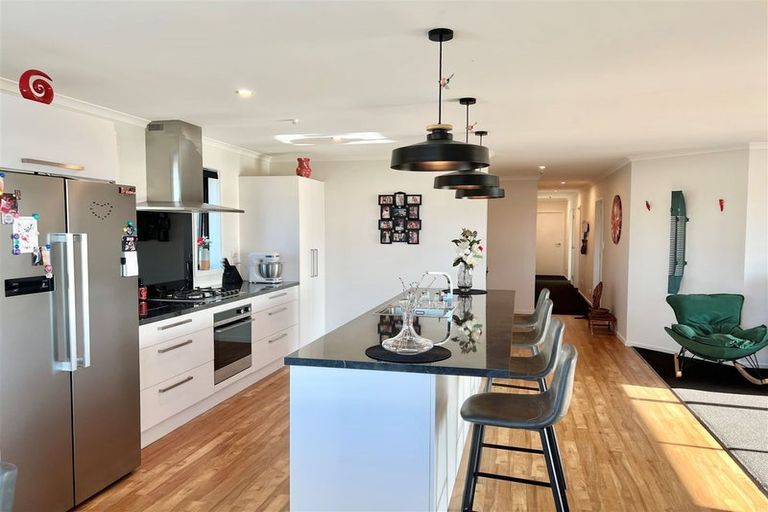 Photo of property in 10 Takutai Terrace, Ruatapu, 7883