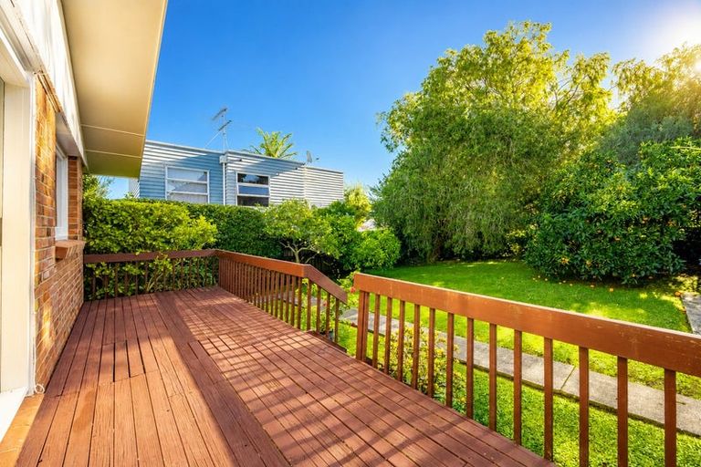 Photo of property in 2/7 Evelyn Place, Hillcrest, Auckland, 0627