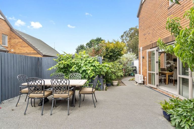 Photo of property in 33 Acorn Close, Waltham, Christchurch, 8023