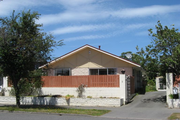 Photo of property in 9 Delaware Crescent, Russley, Christchurch, 8042