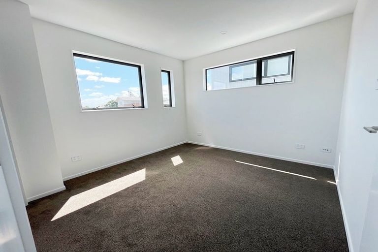 Photo of property in 15 Raupeti Lane, Henderson, Auckland, 0612