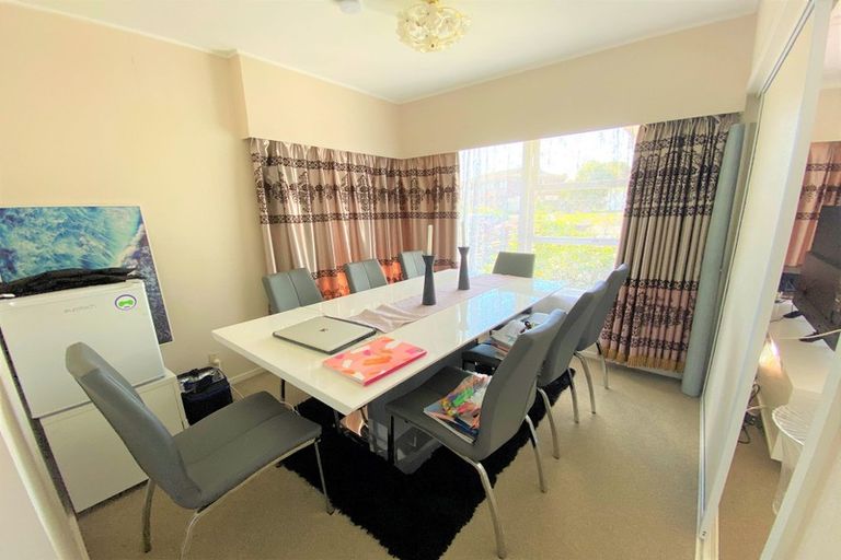 Photo of property in 49 Tupaki Place, Pakuranga Heights, Auckland, 2010