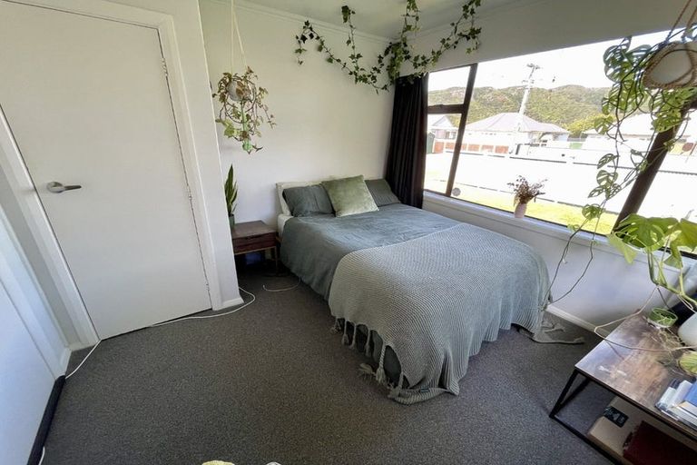 Photo of property in 17 Reynolds Street, Taita, Lower Hutt, 5011