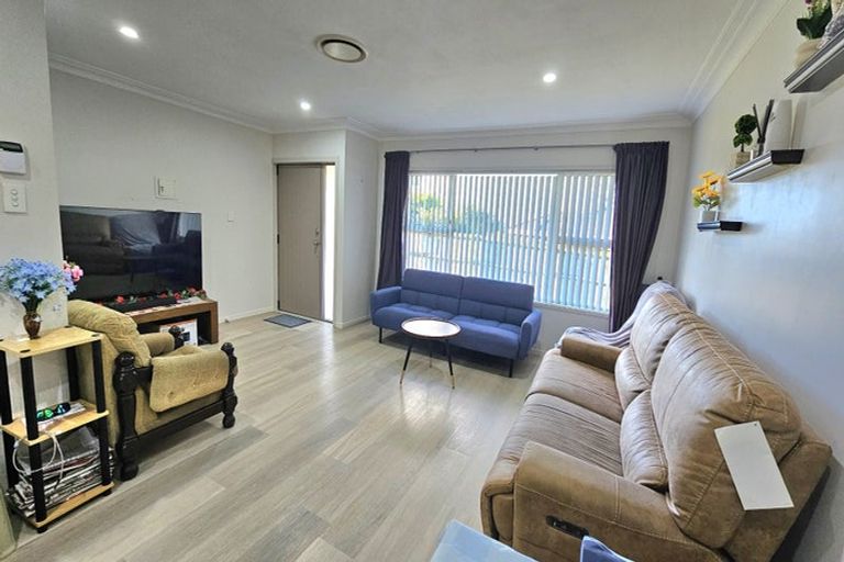 Photo of property in 3/96 Titirangi Road, New Lynn, Auckland, 0600