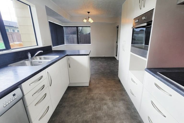 Photo of property in 2 Lydia Place, Kelvin Grove, Palmerston North, 4414