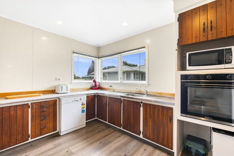 Photo of property in 76 College Road, Edgecumbe, 3120