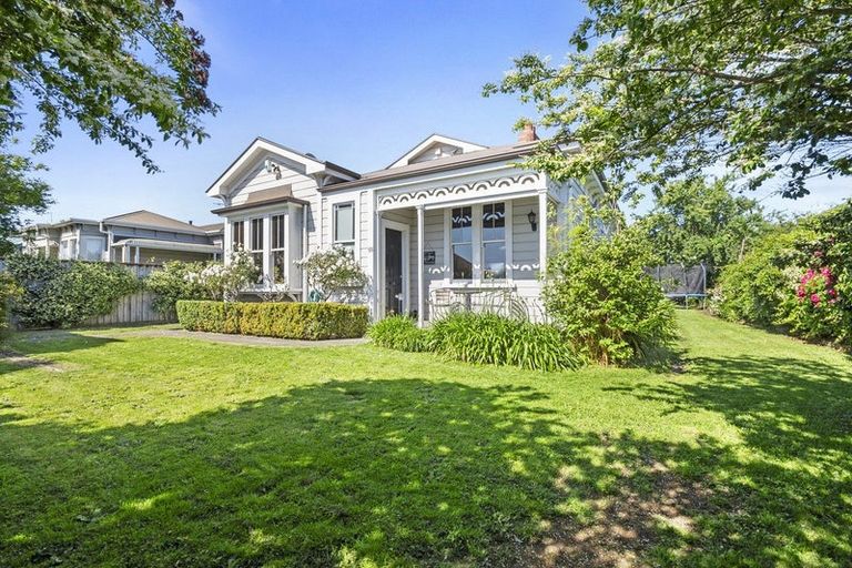 Photo of property in 18 Bourke Street, Palmerston North, 4410