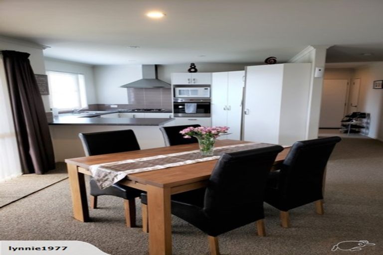 Photo of property in 10 Rainey Crescent, Papamoa Beach, Papamoa, 3118