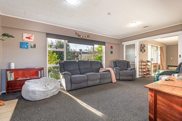 Photo of property in 15 Acacia Street, Kelvin Grove, Palmerston North, 4414
