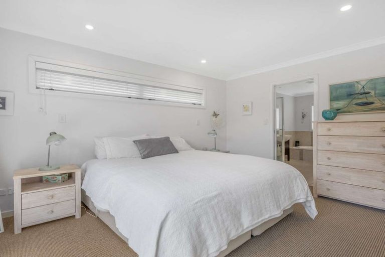 Photo of property in 10 Gregory Grove, Clive, 4102