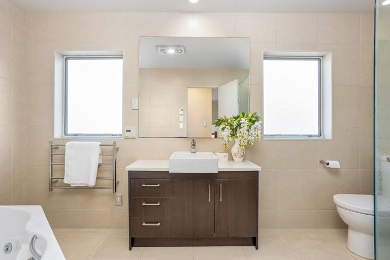 Photo of property in 218 Greenhithe Road, Greenhithe, Auckland, 0632