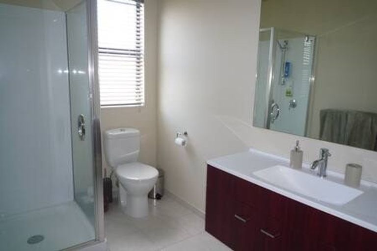 Photo of property in 1/40 Scarlet Oak Drive, Schnapper Rock, Auckland, 0632