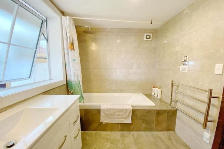 Photo of property in 397 Lake Road, Takapuna, Auckland, 0622