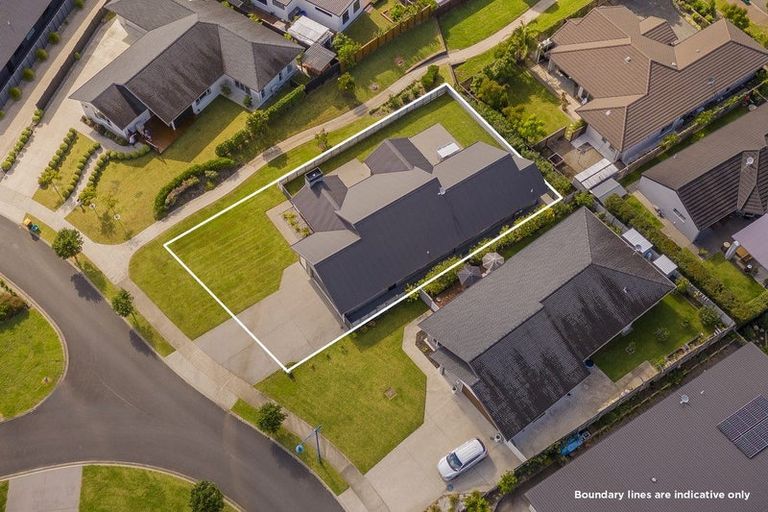 Photo of property in 10 Topping Place, Whitianga, 3510