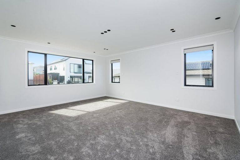 Photo of property in 1 Luff Place, Long Bay, Auckland, 0630