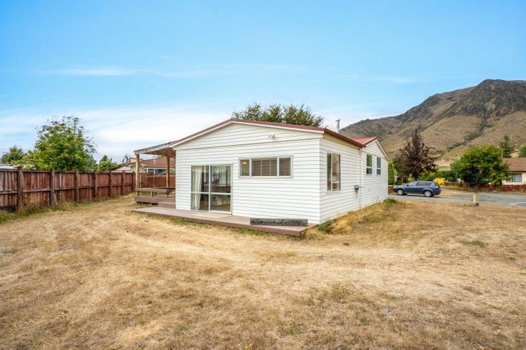 Photo of property in 3 Saint Cuthbert Place, Omarama, 9412