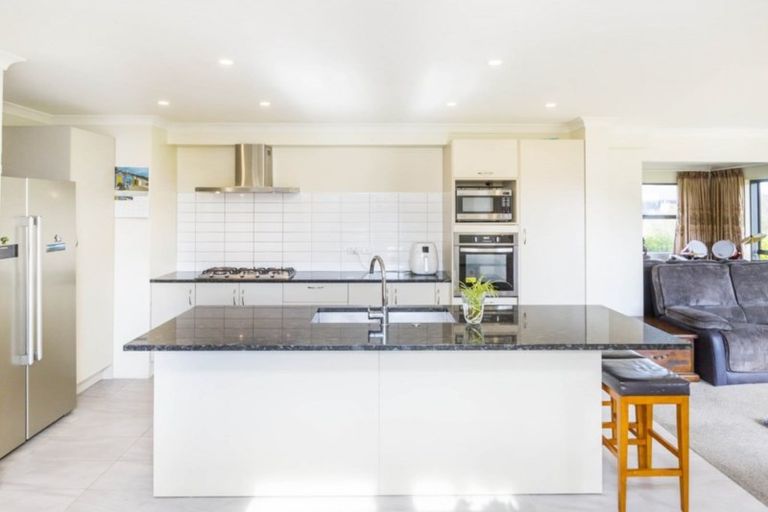 Photo of property in 24 Mount Marua Way, Timberlea, Upper Hutt, 5018