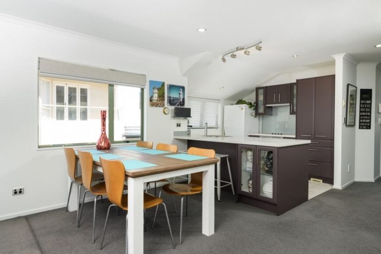 Photo of property in 4b Sunbrae Grove, Mount Maunganui, 3116