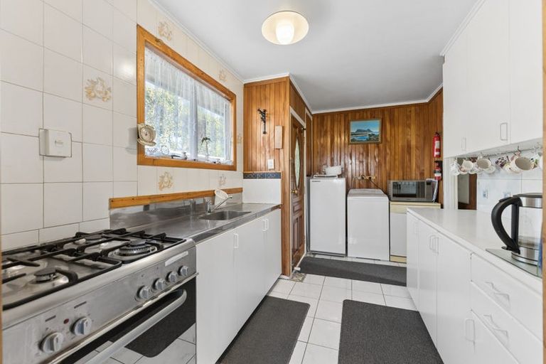 Photo of property in 13 Ward Crescent, Te Atatu Peninsula, Auckland, 0610