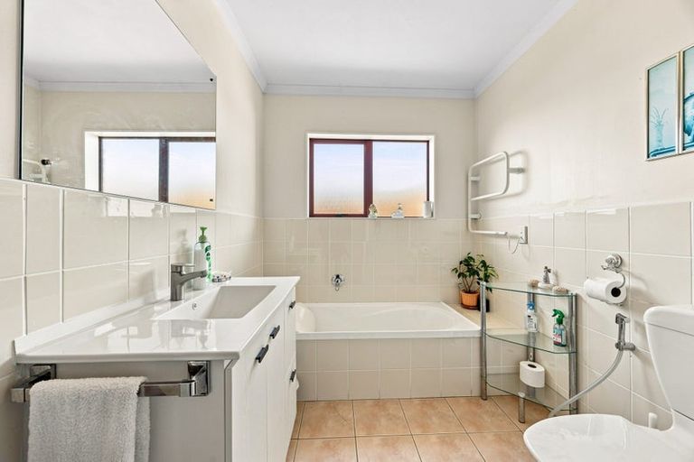 Photo of property in 54 Greenberry Drive, Ranui, Auckland, 0612