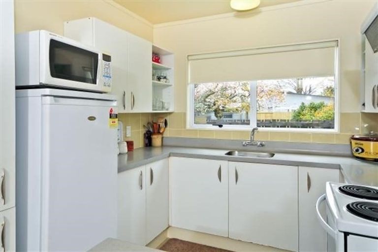 Photo of property in 34 Oxford Street, Fairfield, Hamilton, 3214