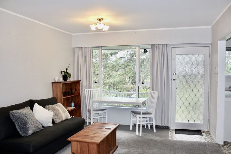 Photo of property in 2/70 Kaurilands Road, Titirangi, Auckland, 0604
