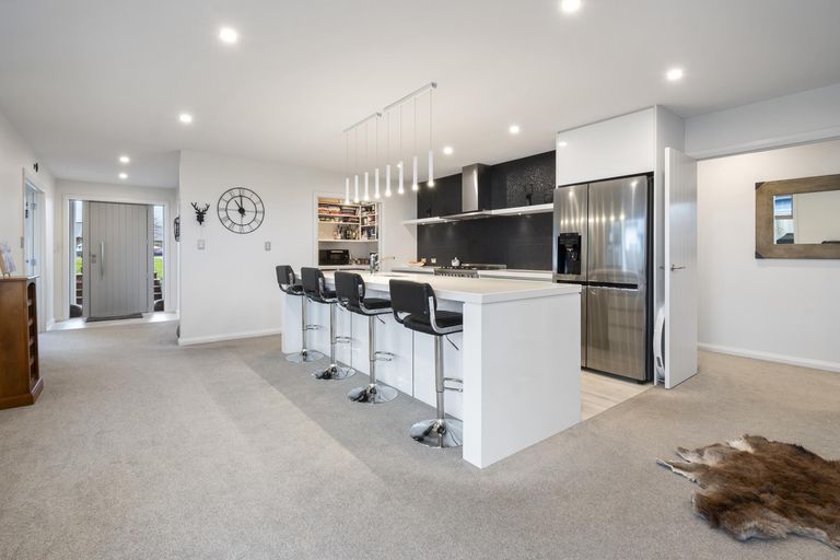 Photo of property in 27 Silicon Way, Fitzherbert, Palmerston North, 4410