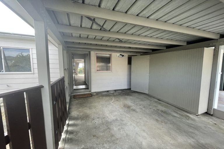 Photo of property in 65a Horokiwi Road West, Newlands, Wellington, 6037