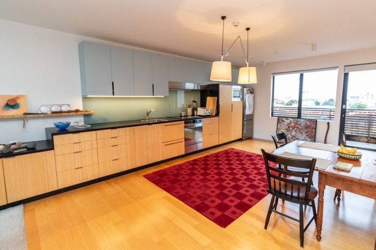 Photo of property in 76 Brougham Street, Mount Victoria, Wellington, 6011