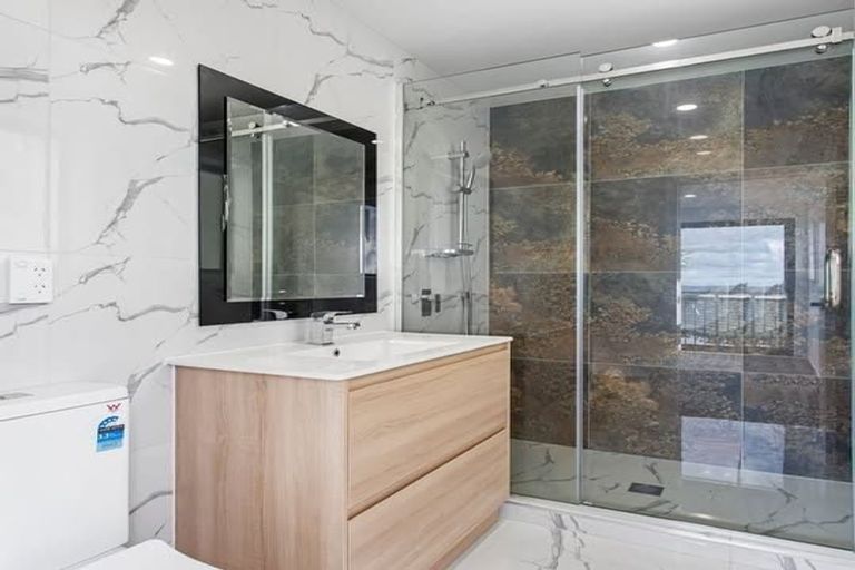 Photo of property in 165b Waimumu Road, Massey, Auckland, 0614