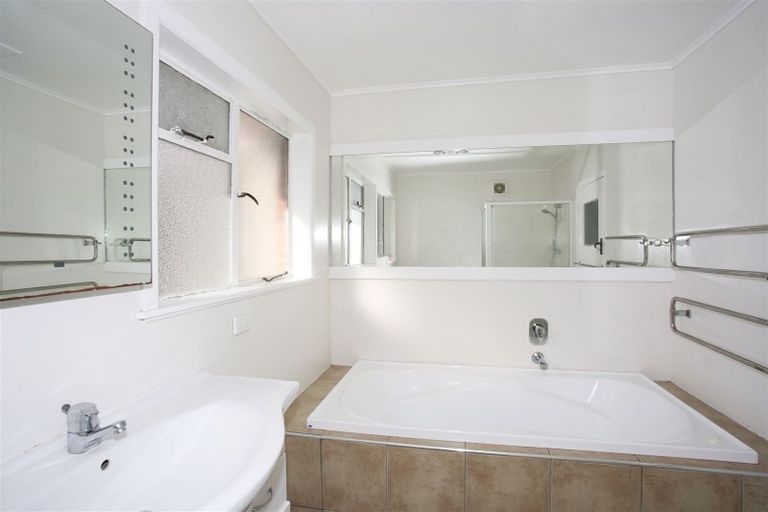 Photo of property in 16 Station Road, Pukekohe, 2120