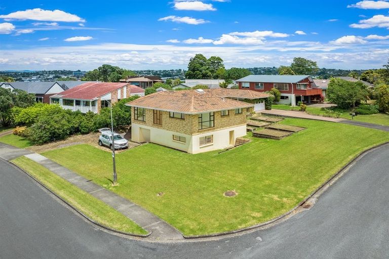 Photo of property in 2 Pendene Place, Forrest Hill, Auckland, 0620