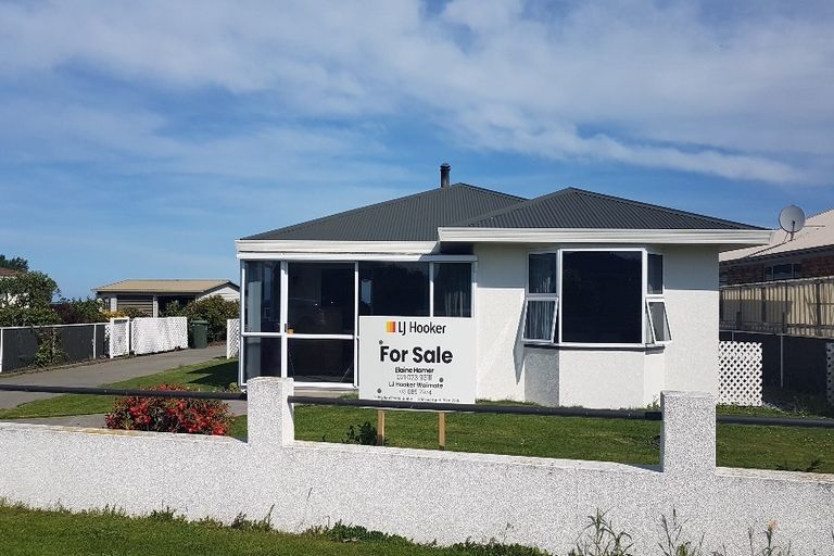 Photo of property in 19 Timaru Road, Waimate, 7924