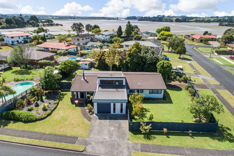 Photo of property in 120 Racecourse Road, Waiuku, 2123