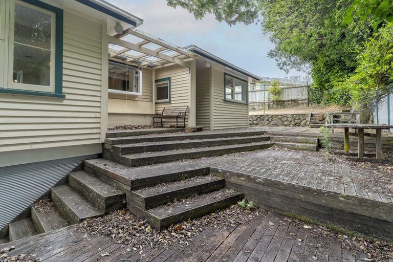Photo of property in 3 Woodstock Terrace, Tawa, Wellington, 5028