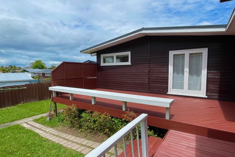 Photo of property in 11 Thornlow Street, Glendene, Auckland, 0602