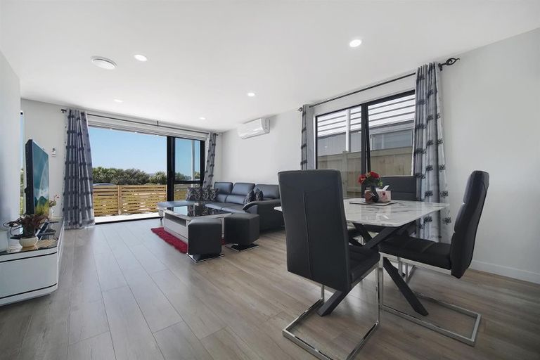 Photo of property in 67a Soaring Bird Drive, Takanini, 2112