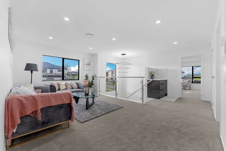 Photo of property in 11 Seagreen Avenue, Rosehill, Papakura, 2113