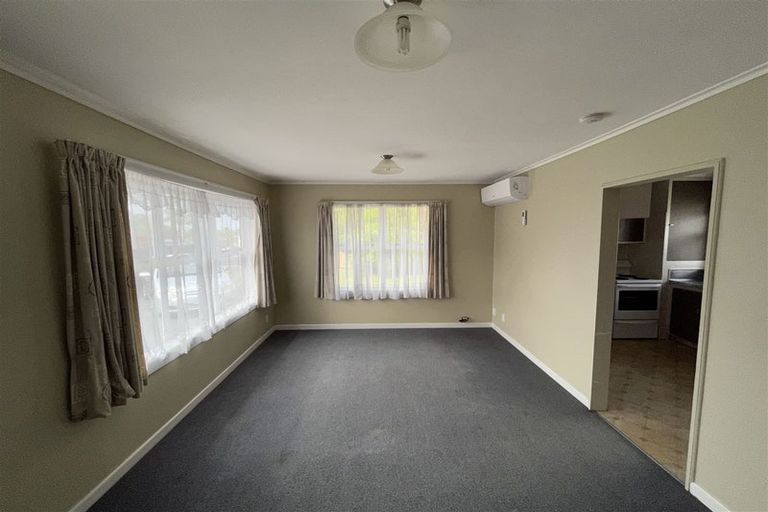 Photo of property in 1/116 Te Atatu Road, Te Atatu South, Auckland, 0610