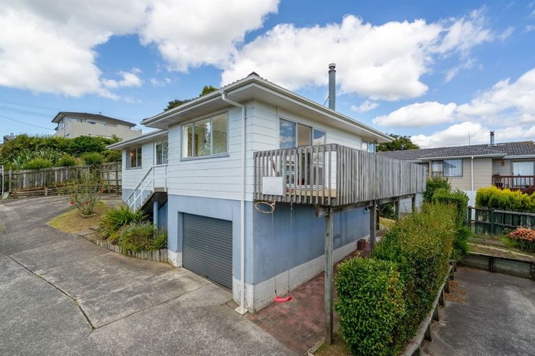 Photo of property in 2/14 Target Road, Totara Vale, Auckland, 0629